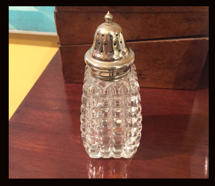 II.585 SALERO DE CRISTAL Y PLAQUÉ