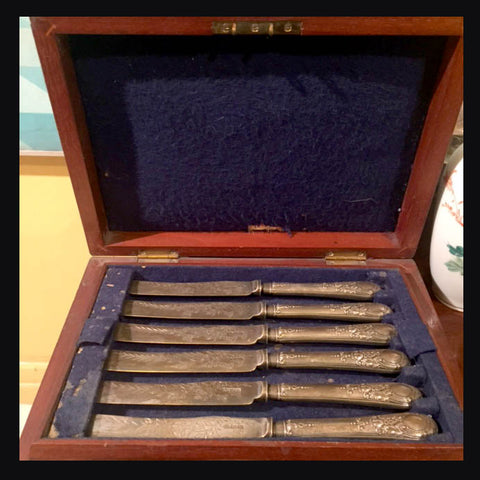 II.587 CUBIERTOS DE FRUTA