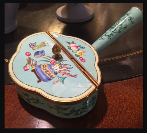 II.592 CIGARRERA ESMALTADA