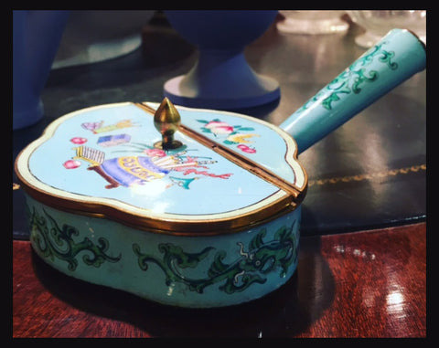 II.592 CIGARRERA ESMALTADA