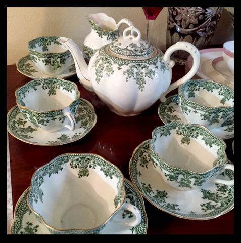 II.580 JUEGO DE TÉ DE PORCELANA