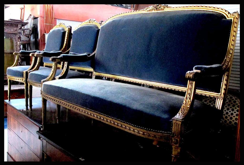 I.145 SOFÁ Y DOS SITIALES LUIS XVI