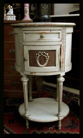 I.141 PAR DE VELADORES