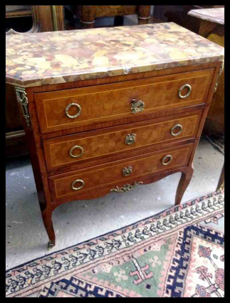 I.914 COMODITA FRANCESA CON CUBIERTA DE MÁRMOL