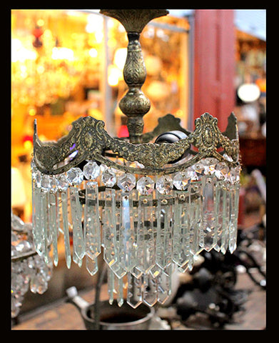 II.228 LÁMPARA COLGANTE DE BRONCE Y CRISTAL