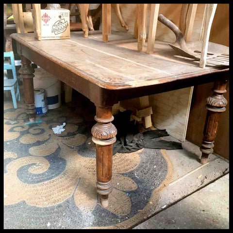 I.681 MESA PATAS TALLADAS