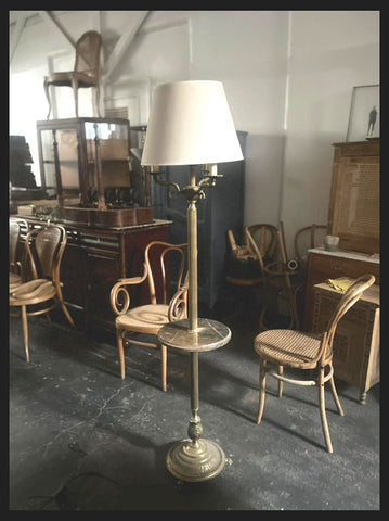 II.3615. LÁMPARAS DE PIE DE BRONCE Y MARMOL