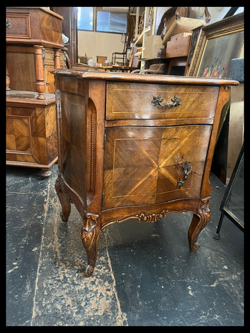 I.4132 VELADOR DE MADERA Y BRONCE