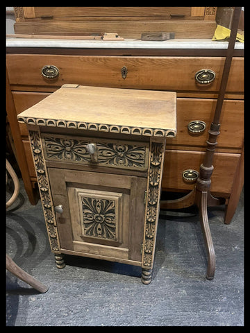 I.4125 VELADOR TALLADO