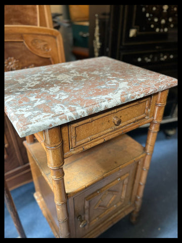 I.4127 VELADOR ALTO CON MÁRMOL