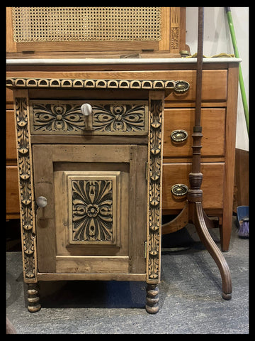 I.4125 VELADOR TALLADO