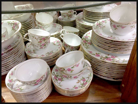 II.2205 JUEGO ROSAS JAPONÉS