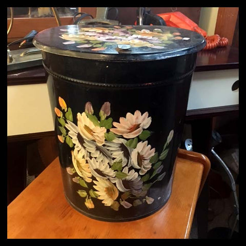 II.1445 BASURERO FLOREADO