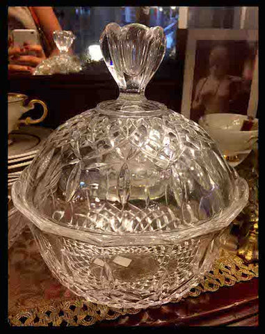 II.270 BOMBONERA DE CRISTAL