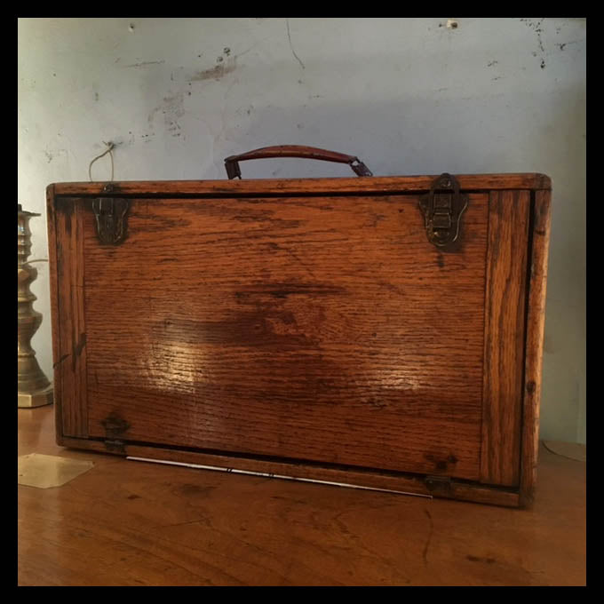 II.1334 CAJA DE HERRAMIENTAS