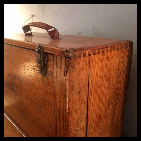 II.1334 CAJA DE HERRAMIENTAS