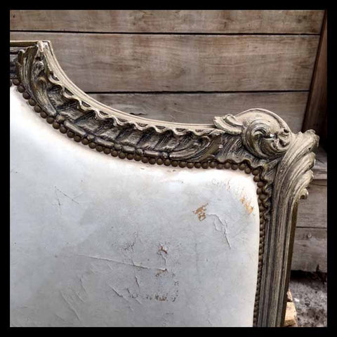 I.935 PAR DE CAMAS DE MADERA TALLADA Y CUERO