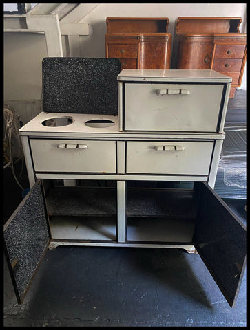 I.3108   MUEBLE ENLOZADO