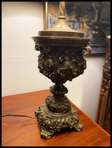 II.2947   LÁMPARA BASE DE PELTRE