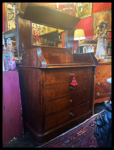 I.3622  CÓMODA CON CAJÓN SECRETO