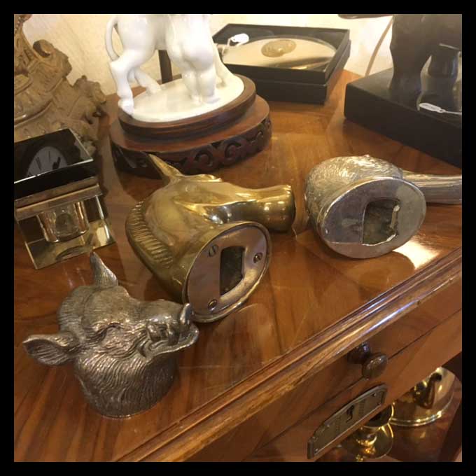 II.1375 DESTAPADORES DE CABEZA DE ANIMAL