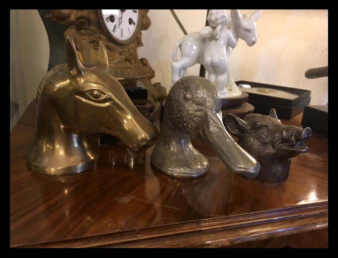 II.1375 DESTAPADORES DE CABEZA DE ANIMAL