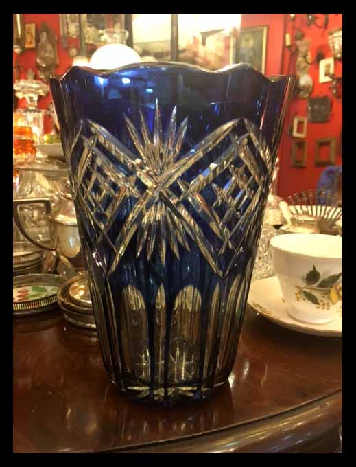 II.1377 FLORERO DE CRISTAL CORTADO AZUL