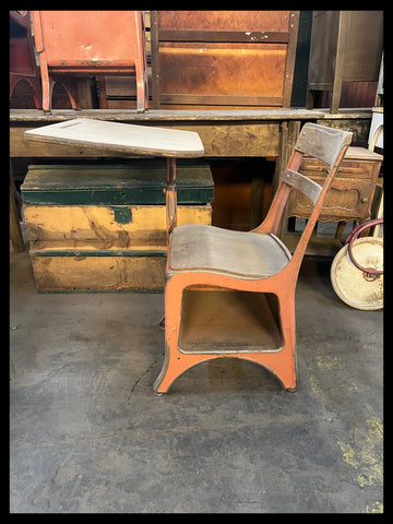 I.4231 PAREJA DE PUPITRES DE FIERRO PATINADOS