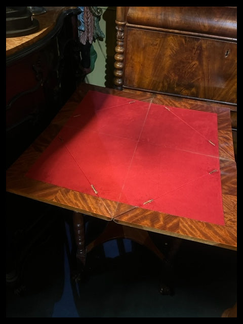 I.4249 MESA DE JUEGO DE PAÑUELO