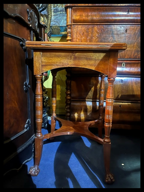 I.4249 MESA DE JUEGO DE PAÑUELO