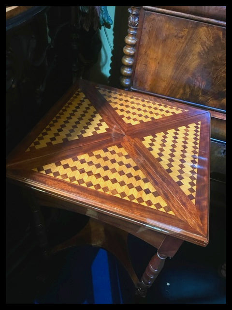 I.4249 MESA DE JUEGO DE PAÑUELO