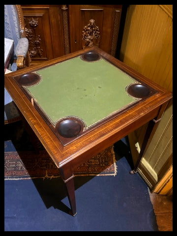 I.4250 MESA DE JUEGO INGLESA CON PAÑO Y POSAVASOS