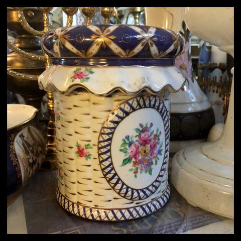 II.1393 GALLETERO DE PORCELANA