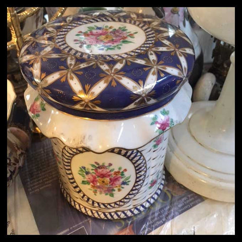 II.1393 GALLETERO DE PORCELANA