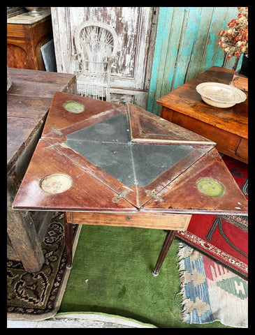 I.3641  MESA DE JUEGO PAÑUELO