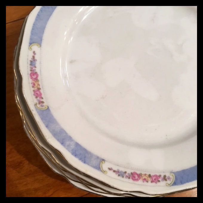 II.1447 JUEGO DE LOZA CON FLORCITAS