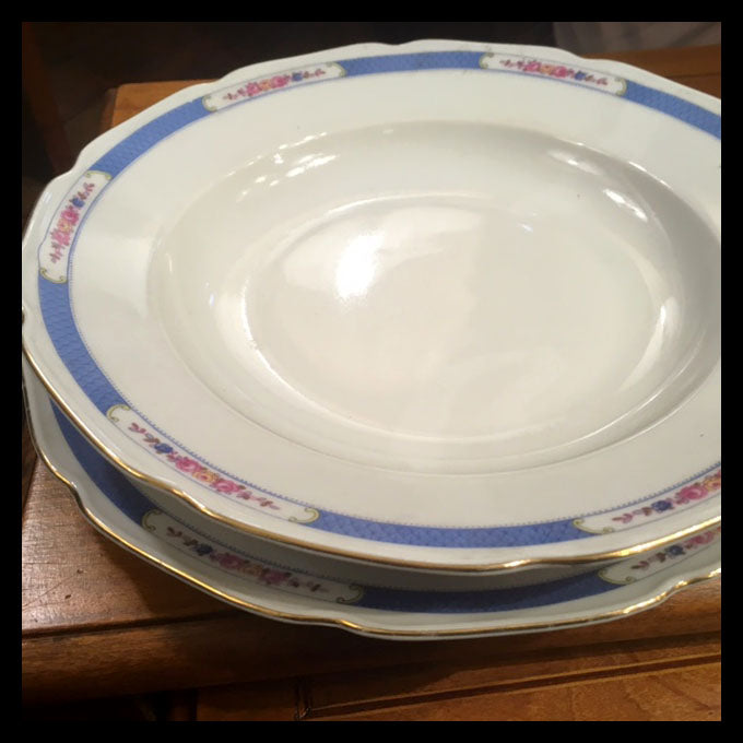 II.1447 JUEGO DE LOZA CON FLORCITAS