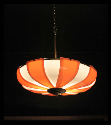 II.130 LÁMPARA COLGANTE DE BAQUELITA