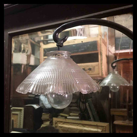 II.1323 LÁMPARA DE FIERRO Y VIDRIO