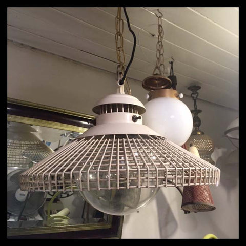 II.1344 LÁMPARA COLGANTE CON GRAN AMPOLLETA