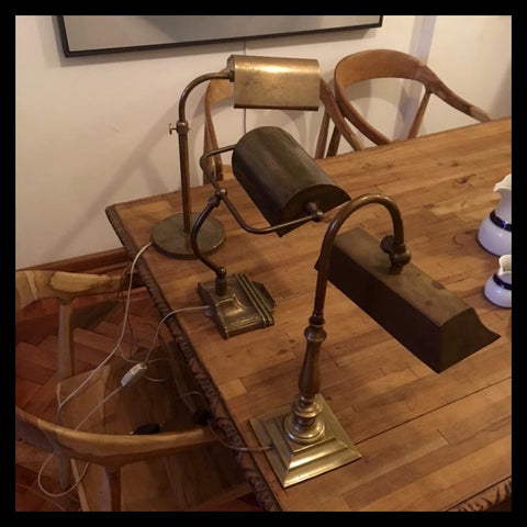 II.1436 LÁMPARAS ENCAPUCHADAS DE BRONCE