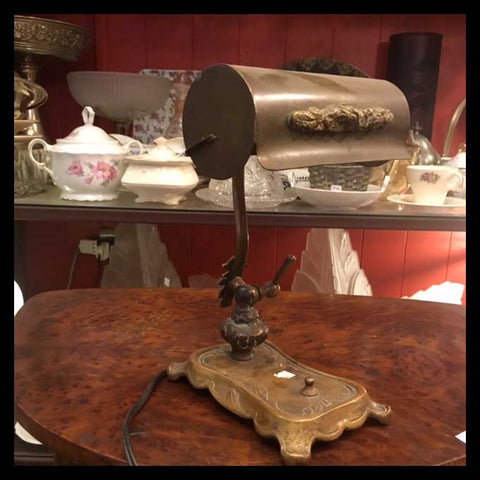 II.1382 LÁMPARA DE SOBREMESA DE BRONCE