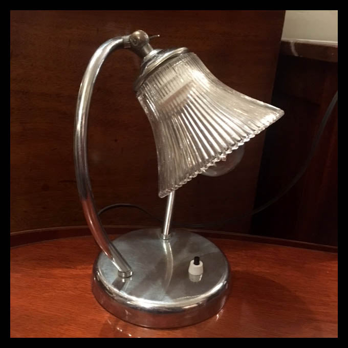 II.1385 LAMPARITA DE MESA