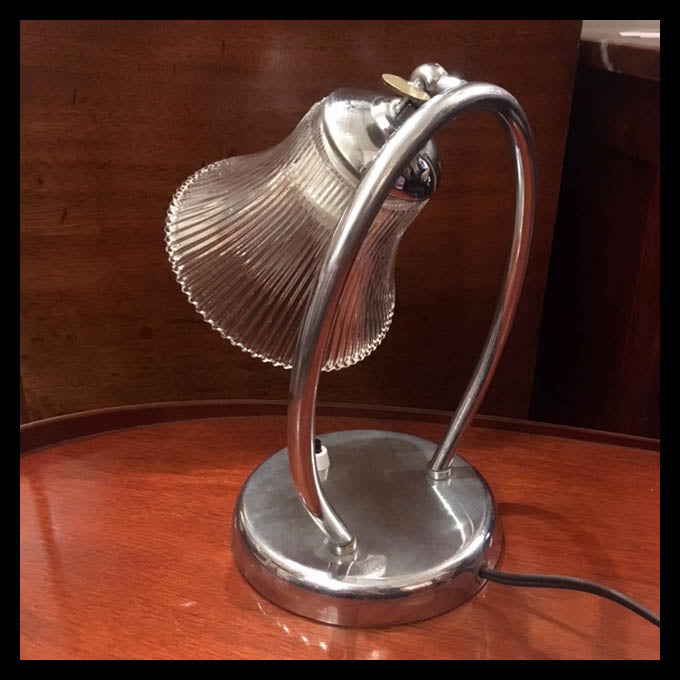 II.1385 LAMPARITA DE MESA