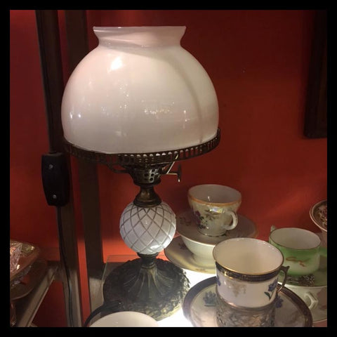 II.1381 LAMPARITA DE OPALINA BLANCA