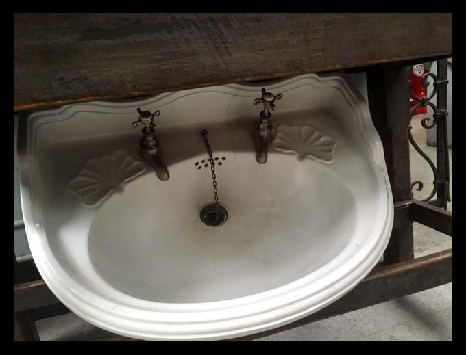 II.1333 LAVATORIO DE LOZA