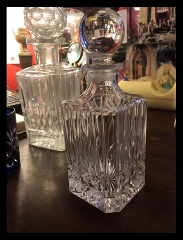 II.1476 LICORERAS Y VASOS DE CRISTAL CORTADO