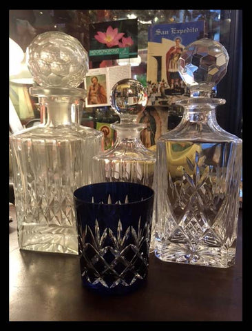 II.1476 LICORERAS Y VASOS DE CRISTAL CORTADO