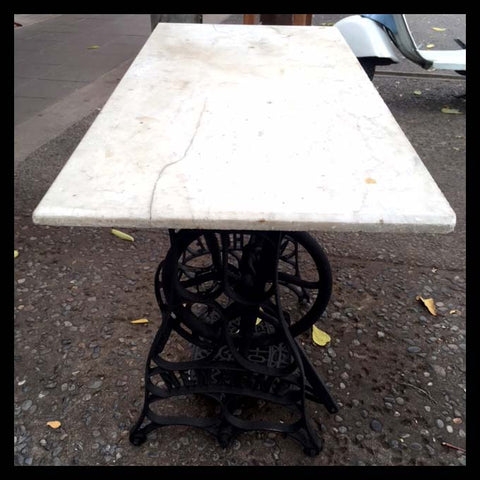 I.934 BASE DE MÁQUINA DE COSER CON CUBIERTA DE MÁRMOL