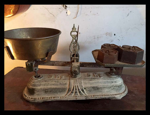 II.1388 PESA DE FIERRO Y BRONCE